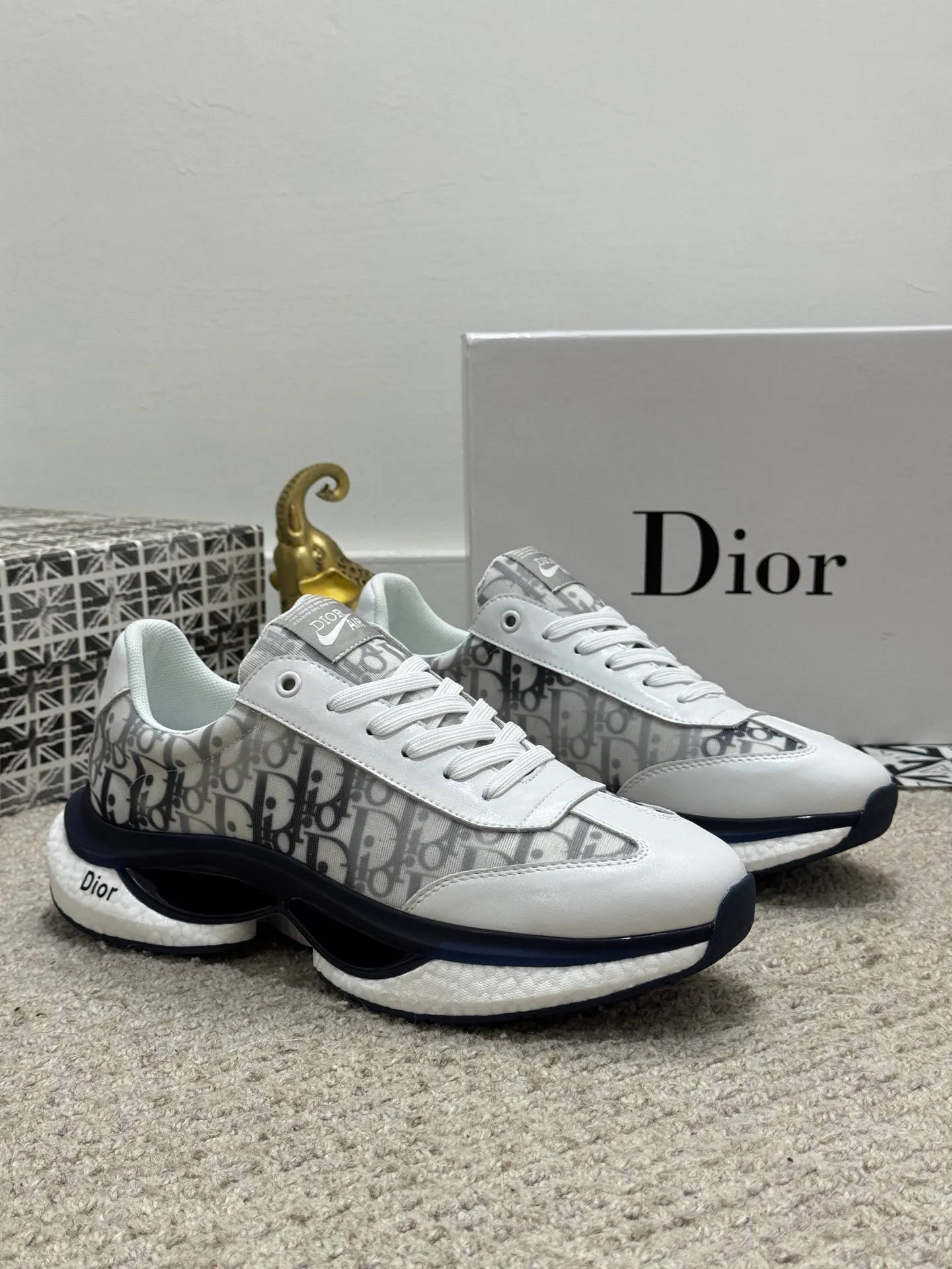 Men's shoes 💰440 [New model] 🐬🐬Original quality - Dior The latest model of sports shoes 🎁Casual and fashionable men's shoes 👟Best model 💥Simple and elegant version, exclusive for trendy men. Unique official website new and most brand elements 👑original decoration, imported cowhide stitching with classic fabrics, fashionable and generous accessories, ✅foamed TPU wear-resistant and taller outsole, light and comfortable. Size: 38-44 (45 customized